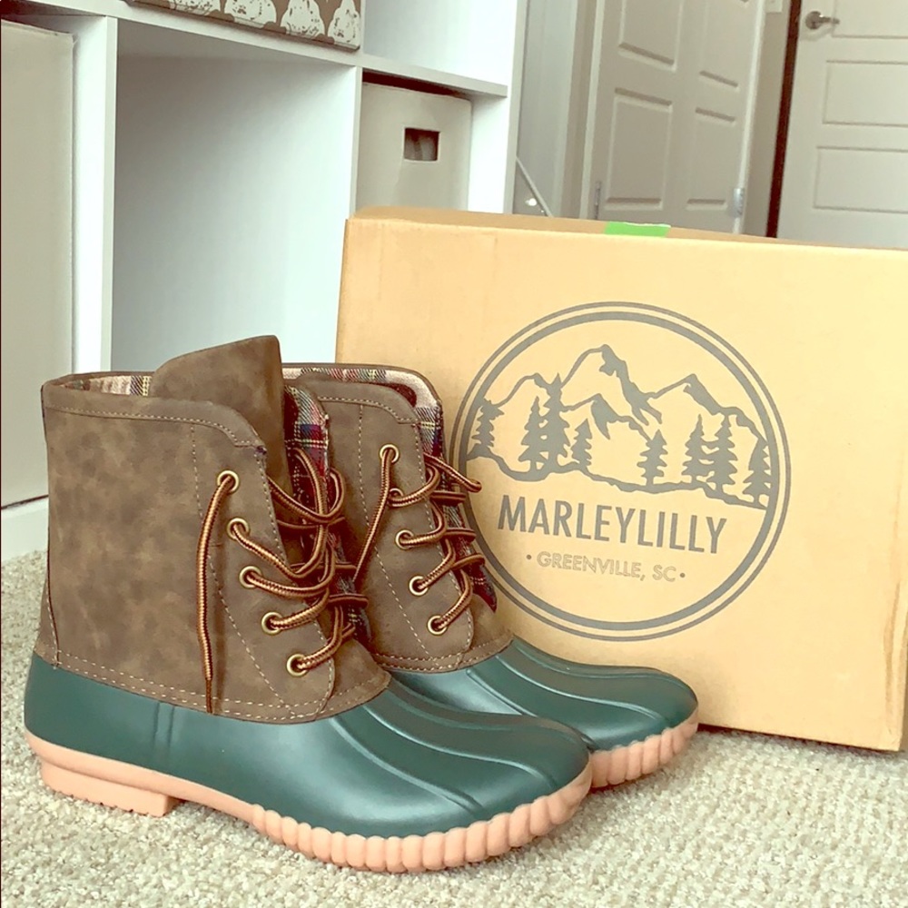 Duck Boots - brand new - optional fur cuff